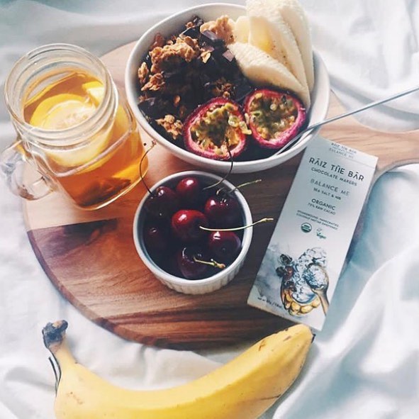 How's THIS for a brekky to end the week with? ✨🙌🏻 Thank you @plantbasedkaren for this stellar spread with your homebaked granola and our Balance Me salt n' nib bar! 💖 If you'd like to make it she's kindly shared how on her feed - just look for this pic! 🌀🙏🏻 Happy FriYAY gorgeous peeps!! It's a HOT one here in HK! 🌊💦🏖🔥🕶☀️ xxxo