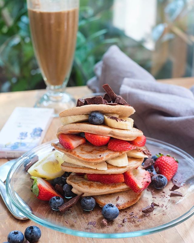 Who else LOVES themselves a dang good Sunday brekky? 💕🙋🏼🙋🏻‍♂️How about some GF vegan pancakes with RTB Renew Me shaved on top? 🙌🏻🌟 Real choccy w/ your brekky will help de stress due to the magnesium, and no one should be stressed on Sundays right!!?? 😂 Happy Sunday beauties!! xx