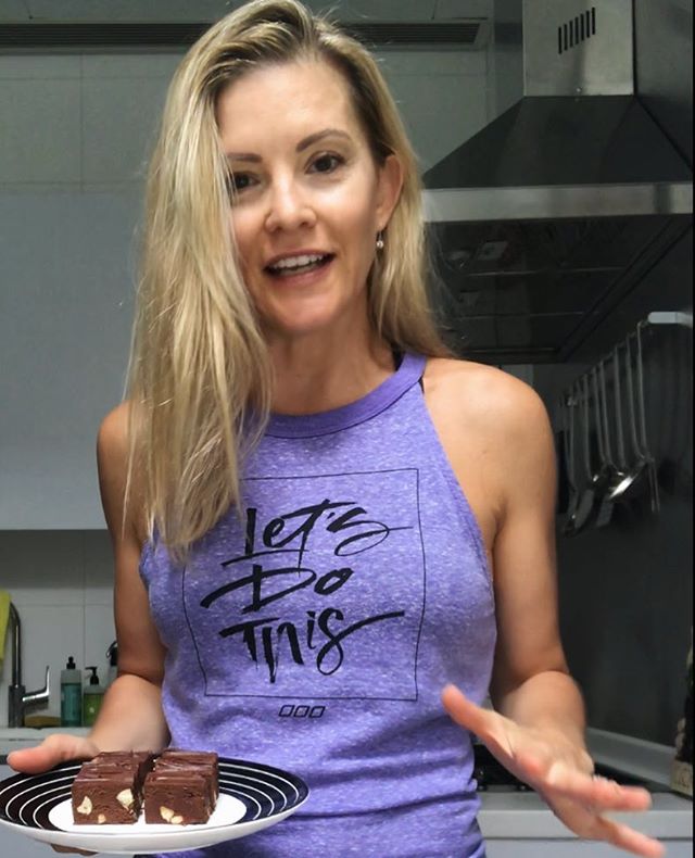 @chefpriscillasoligo (our founder) has shared her fav raw✔️ vegan✔️ paleo✔️ AMAZING Choccy Fudge recipe! 🎄Just in time for the holidays!✨ Check out her tutorial on her page - up now! 🙌🏻 Happy Monday choccy lovers!! ❤️ xo