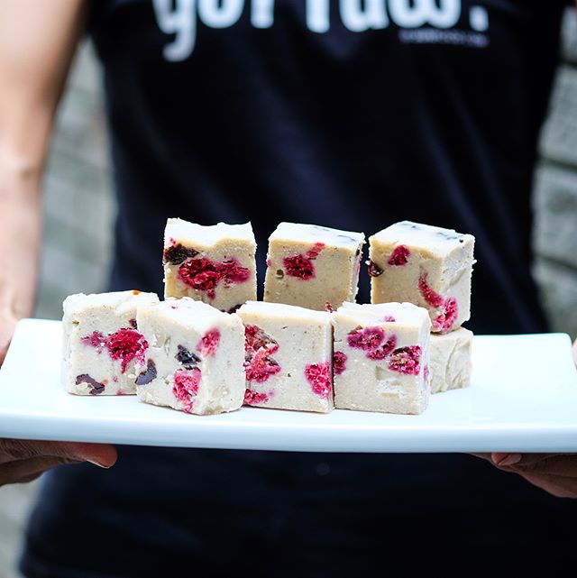 GOT FUDGE??🍒🎄🍓 Check out our founder @chefpriscillasoligo organic raw vegan ‘White Chocolate Peppermint Chrissy Fudge’ to make for the holidays - if you are like us and are kinda drooooooling at this pic.... 👉🏻 Head over to her page about 5 posts back for a full tutorial and recipe on her IG feed!!🌟🎉 Don’t like mint? Make it your own holiday flavour - it’s super versatile!! 🤗 Happy FriYAY gorgeous peeps from HK! x